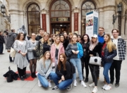 Gruppenbild vor dem Cafe Central in Wien