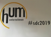 Logo HUM und #sdc2019